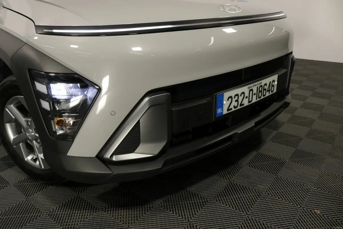 Hyundai KONA HYBRID SIGNATURE 1.6L PETROL AUTOMATI - Image 3