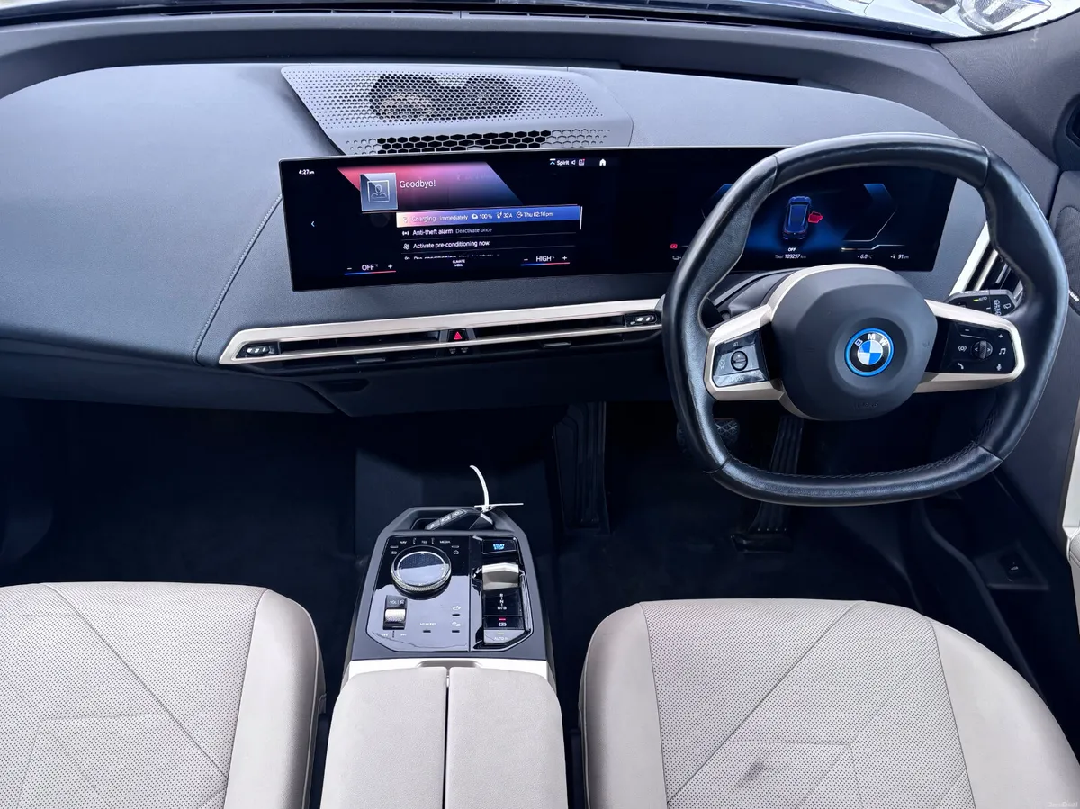 2022 BMW iX  XDRIVE40 M SPORT // PANORAMIC ROOF - Image 3