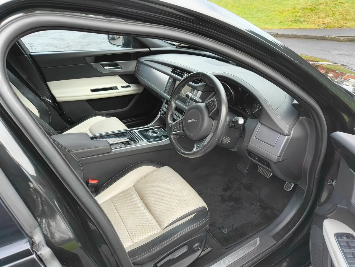 Jaguar XF 2017 - Image 3