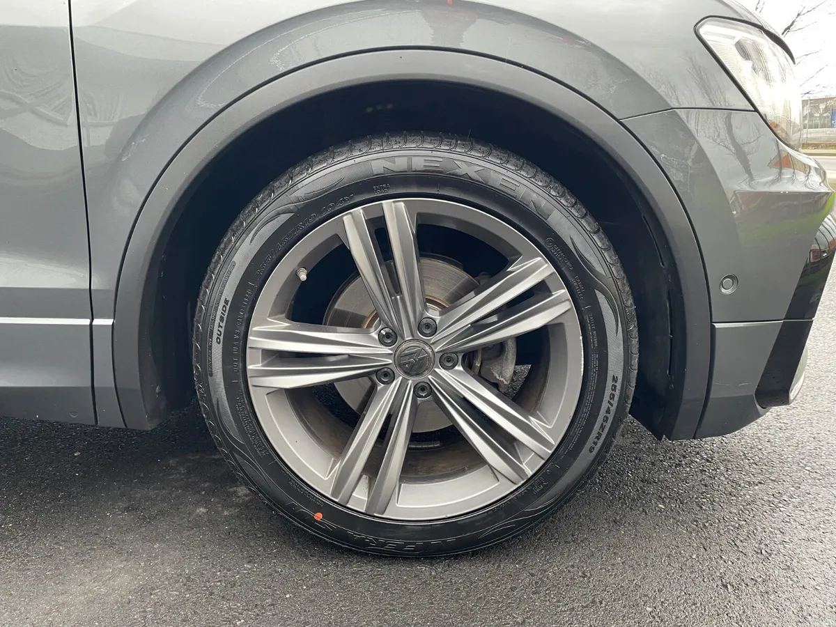 R LINE - AUTO - PAN ROOF - 270TAX - BLUETOOTH - Image 2