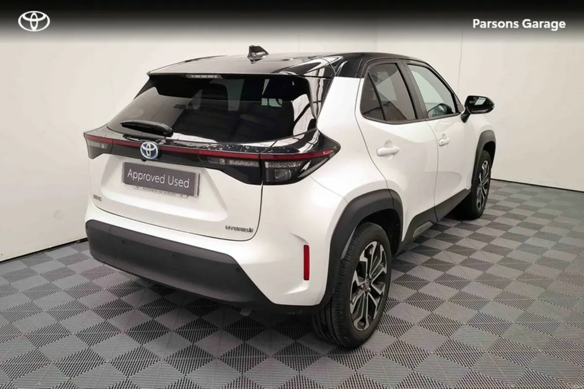 Toyota Yaris Cross YARIS CROSS LUNA SPORT - Image 2