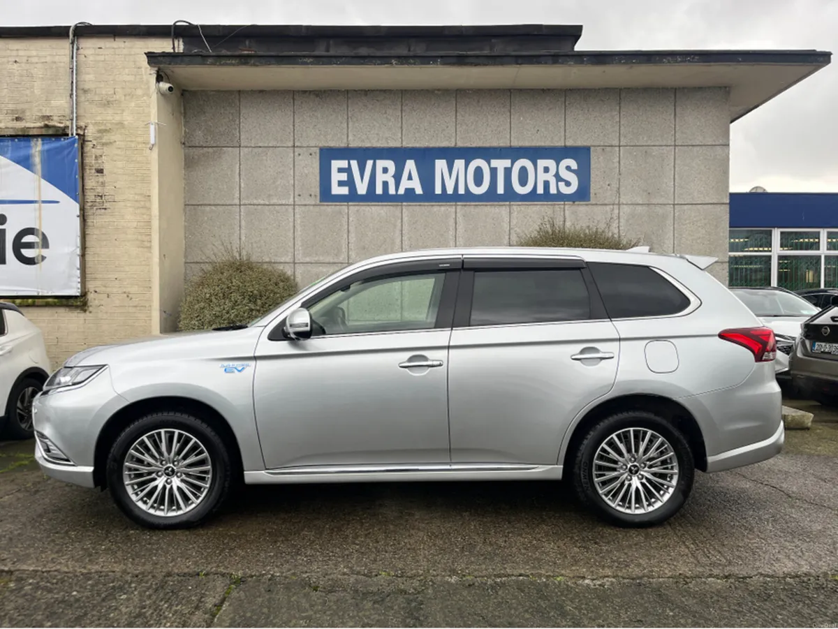 Mitsubishi Outlander G 4WD AUTOMATIC PHEV 2.4 PETR - Image 6