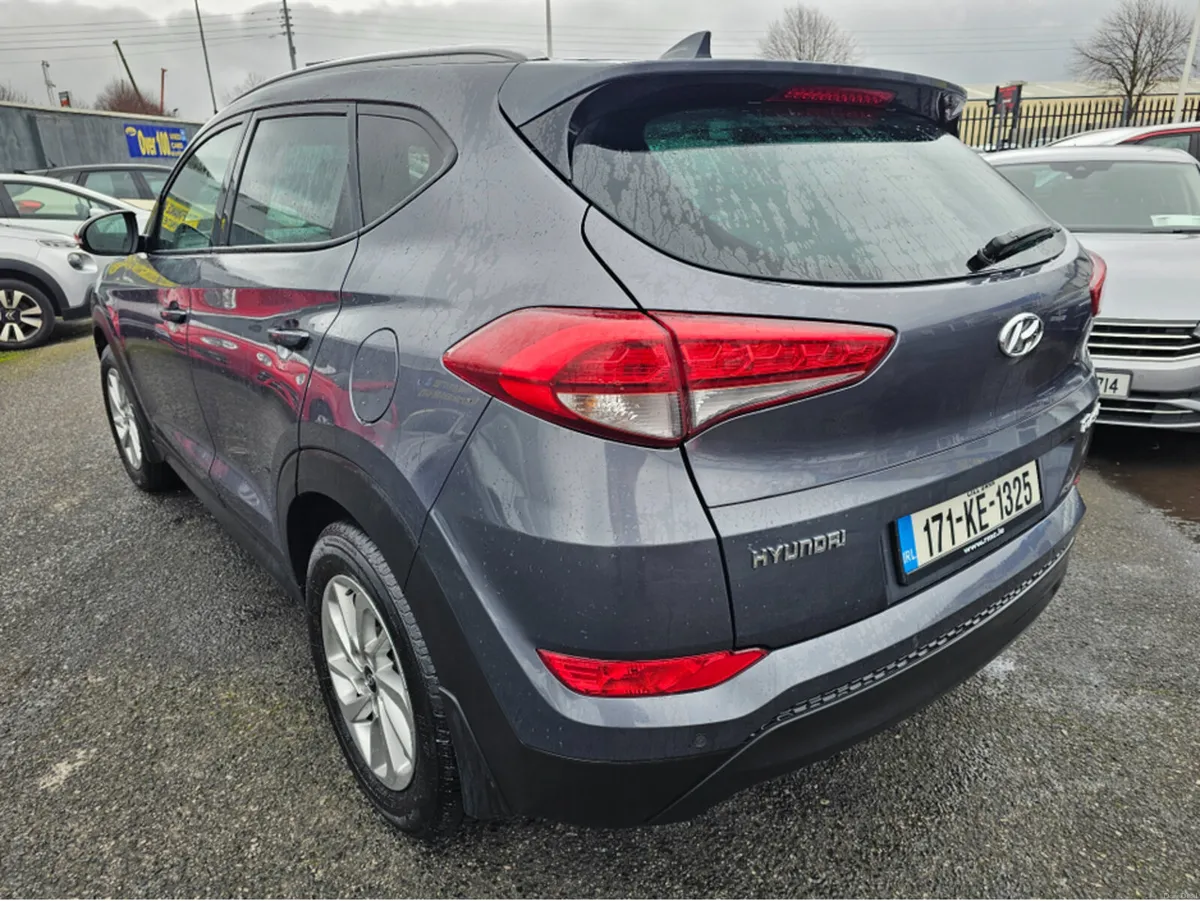 Hyundai Tucson 1.7 EXECUTIVE 5DR - Image 3
