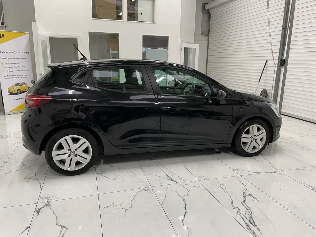 Renault Clio 2022 - Image 2