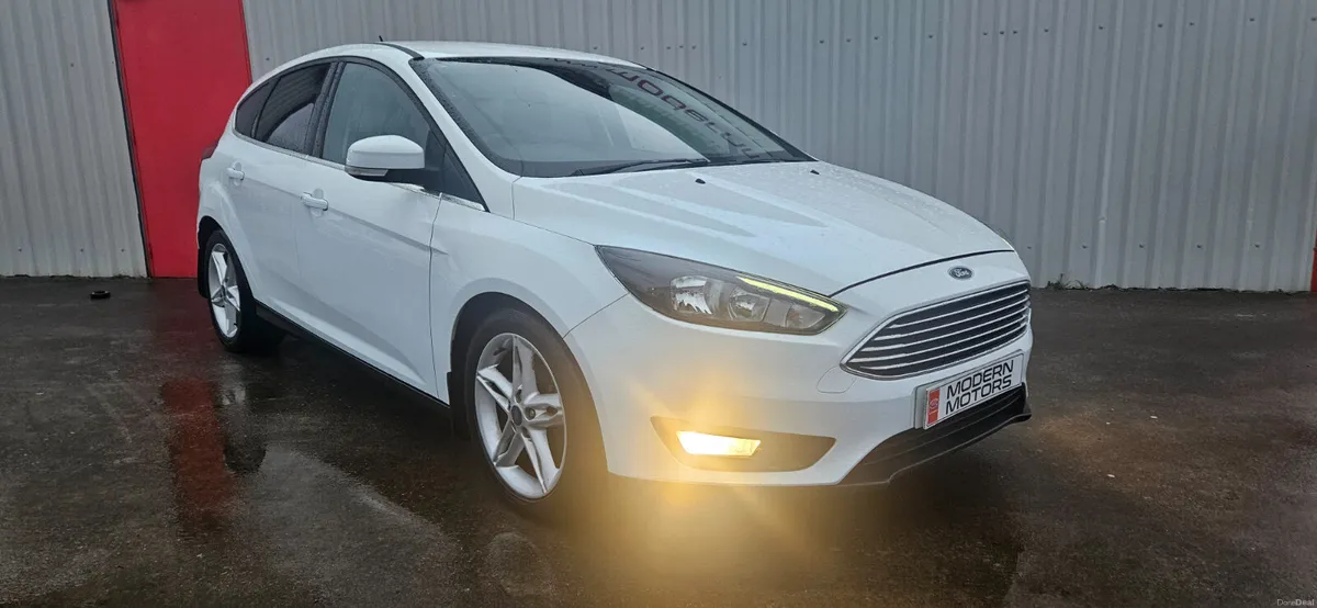 Ford Focus zetec app pack 1.0 eco 100bhp low miles - Image 2