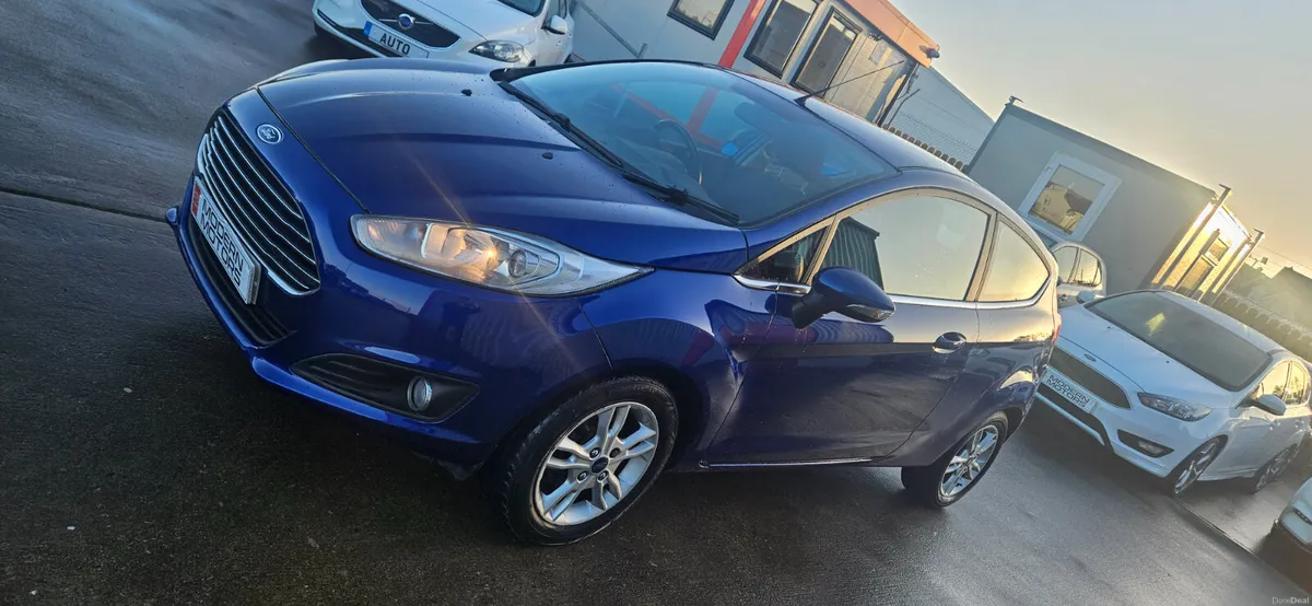 Ford Fiesta zetec 1.2 petrol 3door low miles - Image 4