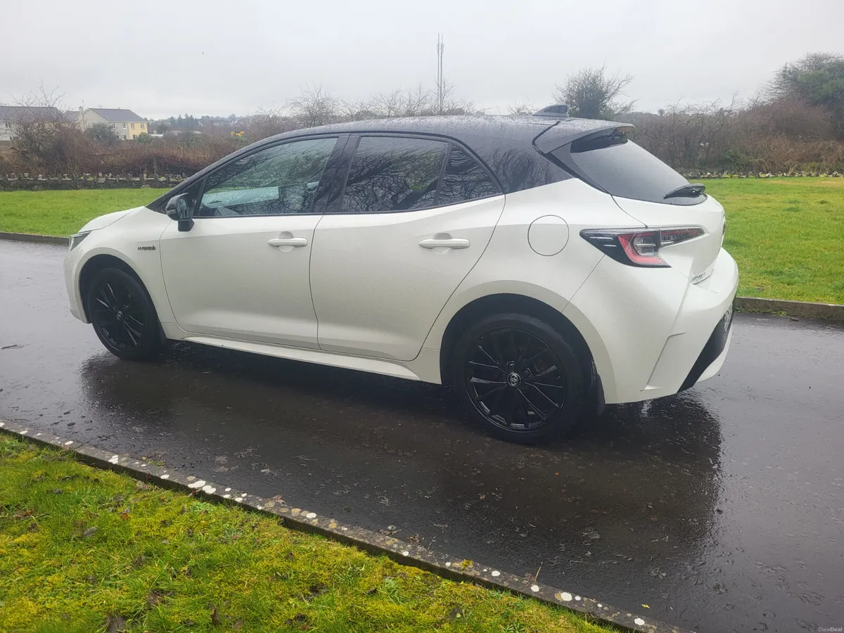 Toyota Corolla LUNA SPORT . HYBRID - Image 4