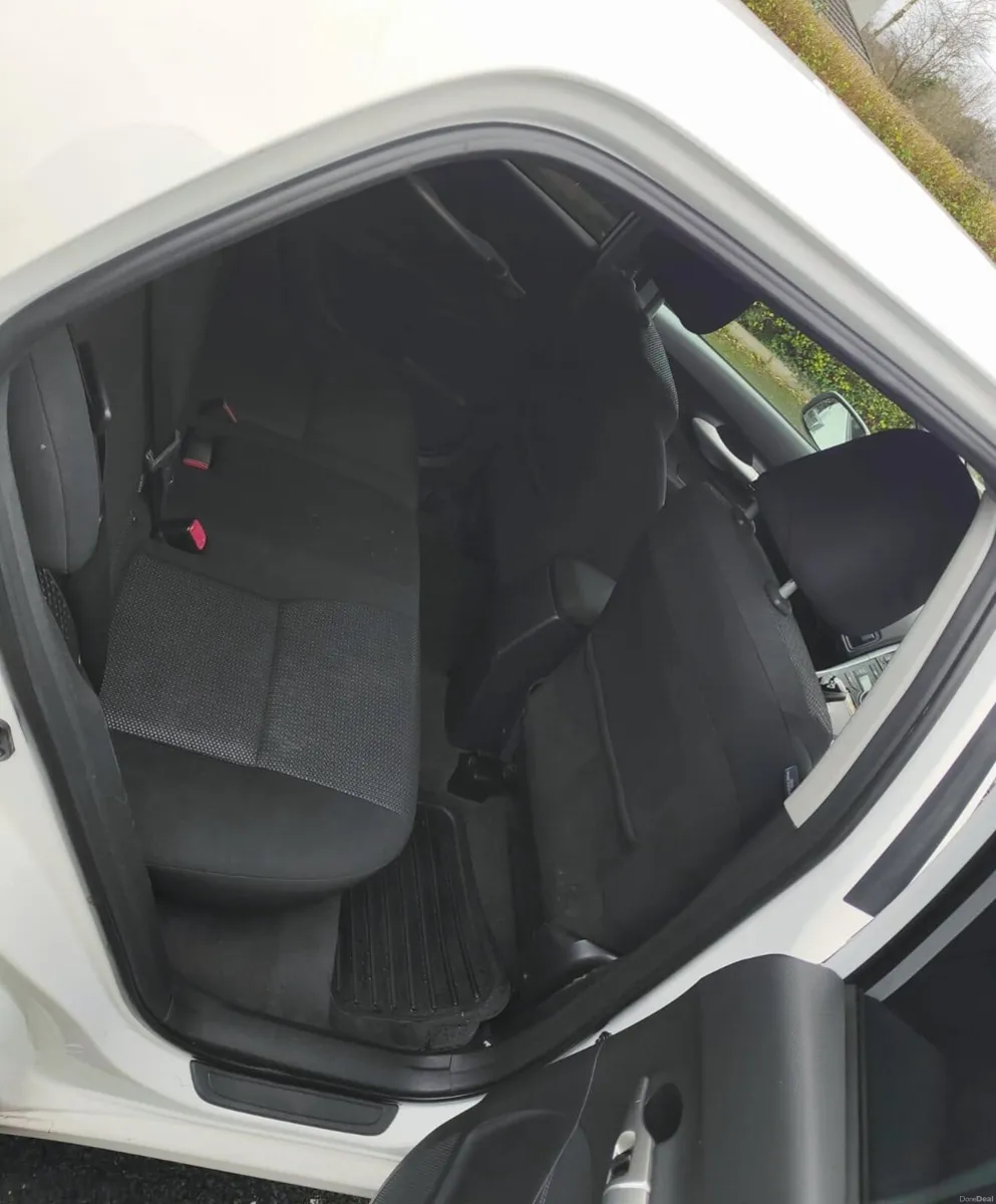 AURIS HYBRID 1.8L - Image 3