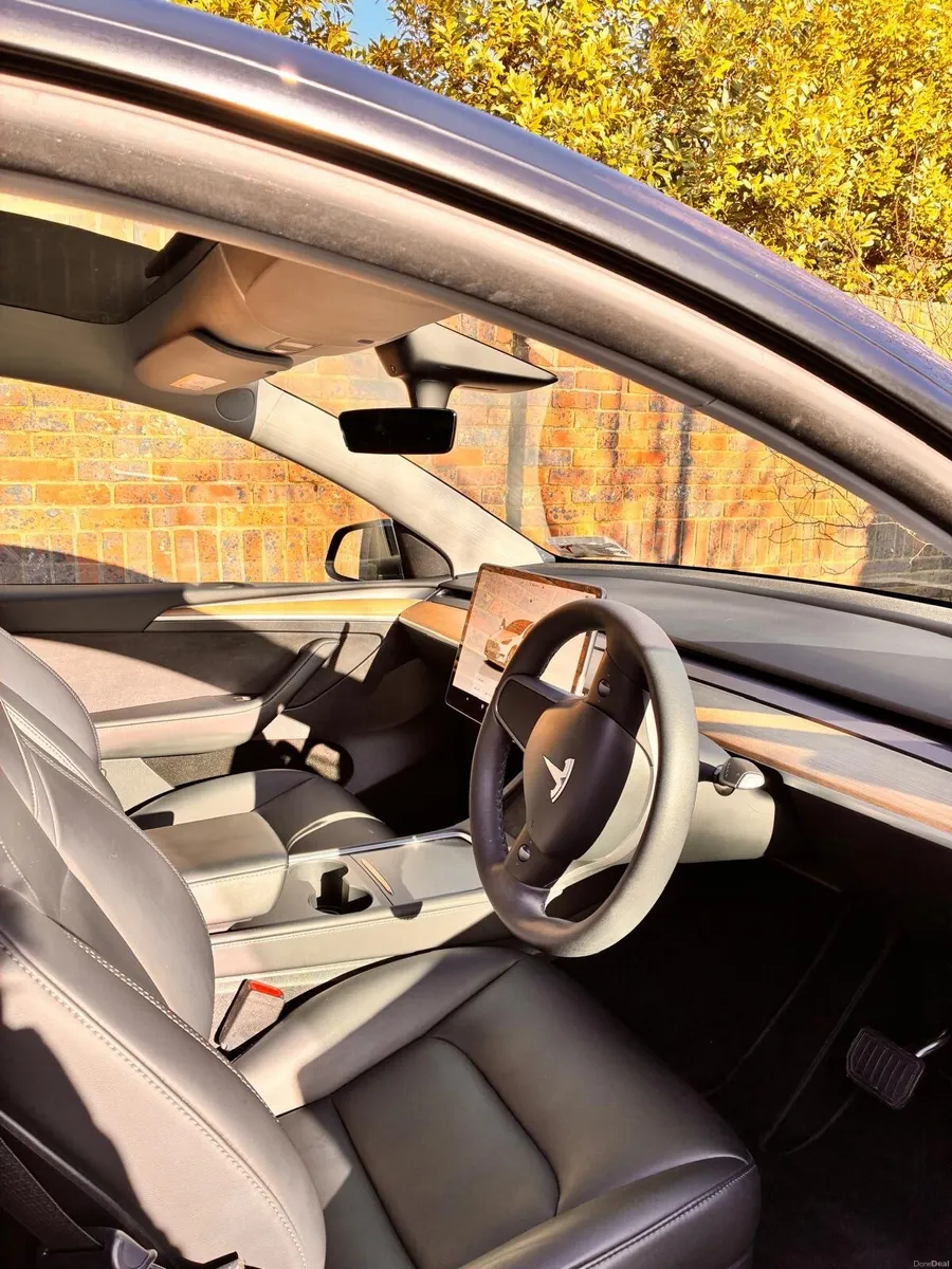 Tesla Model Y 2022 - Image 3