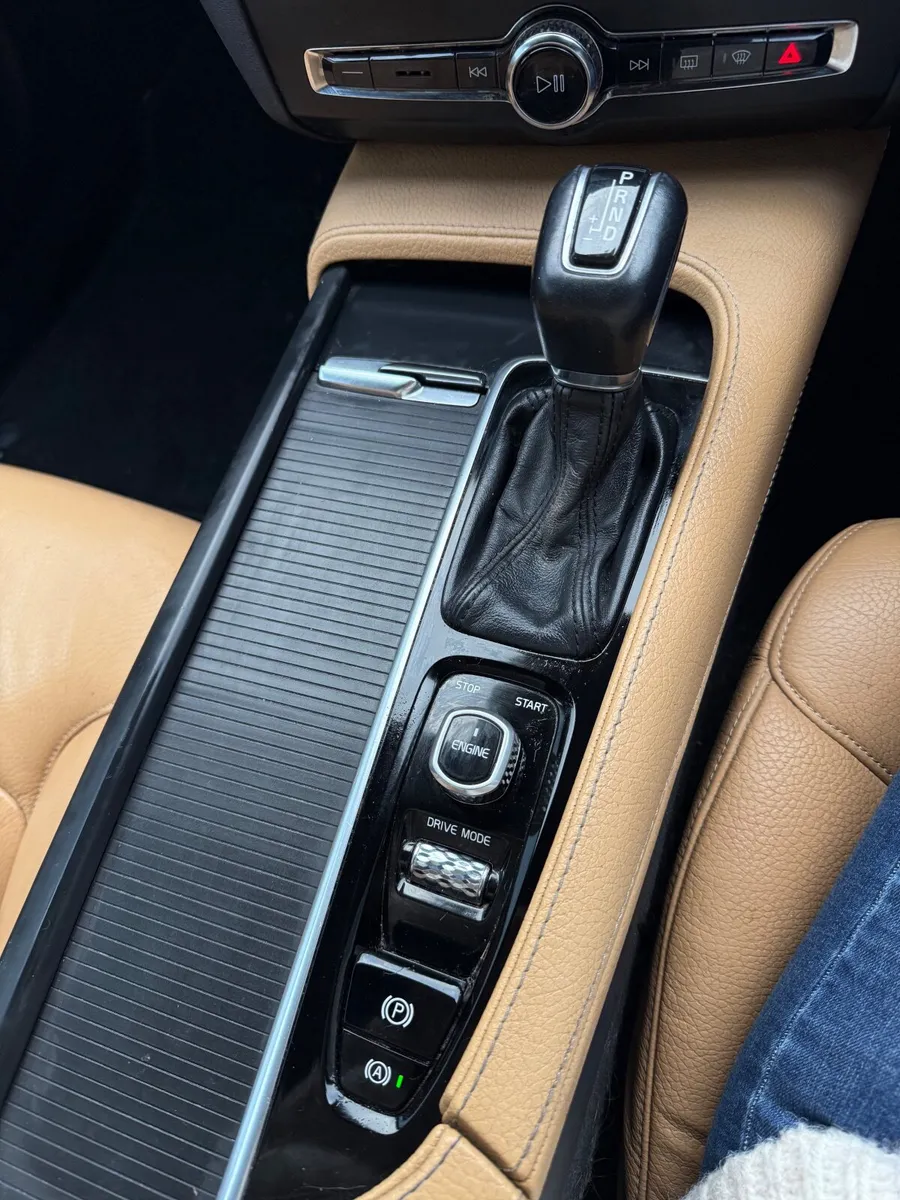 Volvo S90 2016 - Image 4