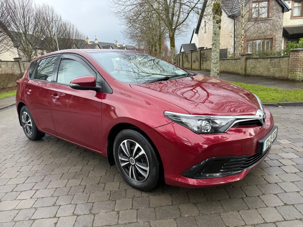 Toyota Auris 2017 1.33 Petrol LOW KMS - Image 2