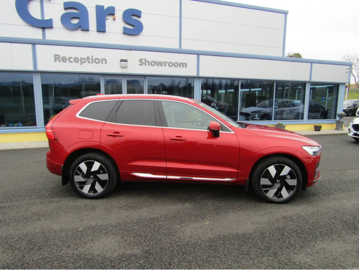 Volvo XC60 T6 PHEV PLUS BRIGHT AWD 5 - Image 3
