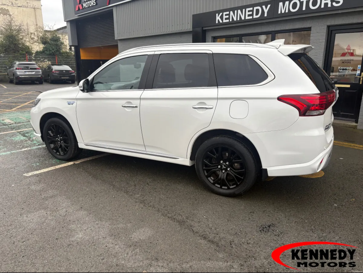 Mitsubishi Outlander OUTL PHEV INSTY INSTYLE 4DR A - Image 2