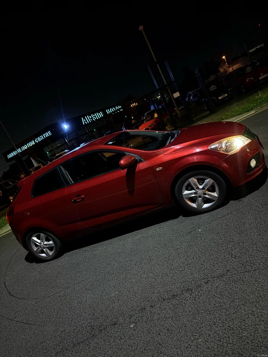 Kia ProCeed 2011 - Image 4