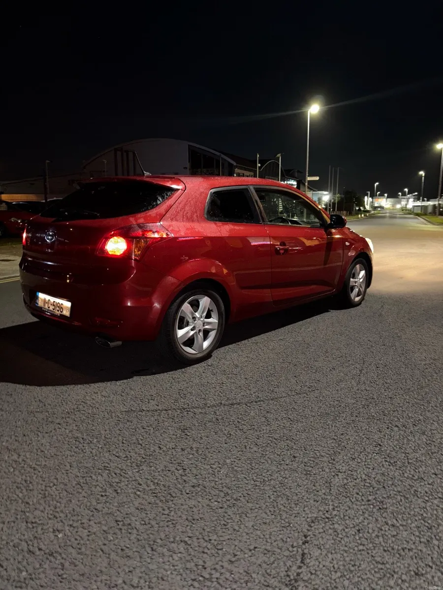 Kia ProCeed 2011 - Image 2