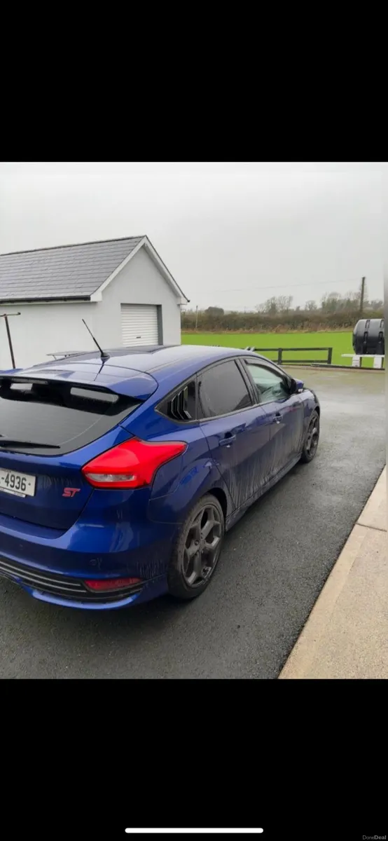 Ford Focus 2017 ST 2.0L - Image 3