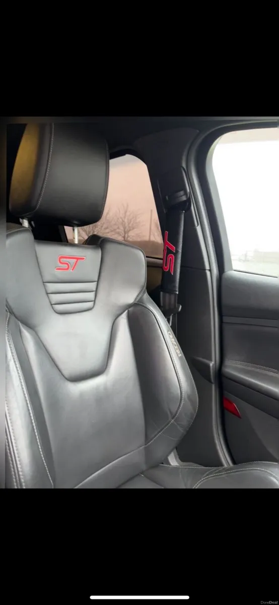 Ford Focus 2017 ST 2.0L - Image 4
