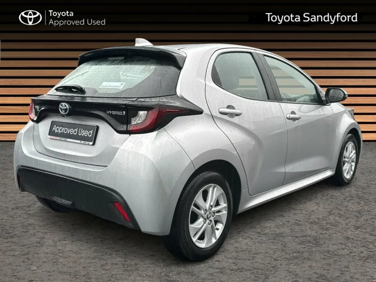Toyota Yaris HYBRID LUNA // REAR CAMERA // TOYOTA - Image 2
