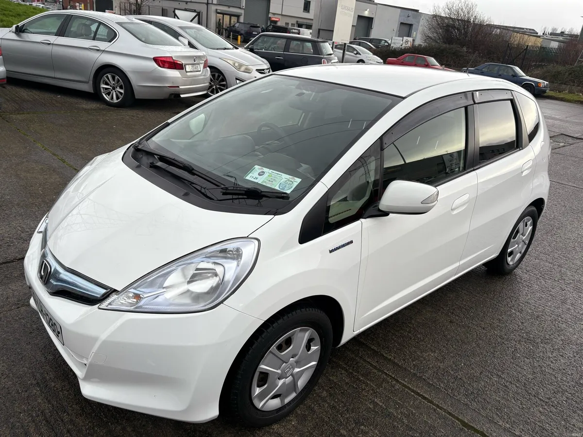Honda Fit hybrid automatic - Image 2