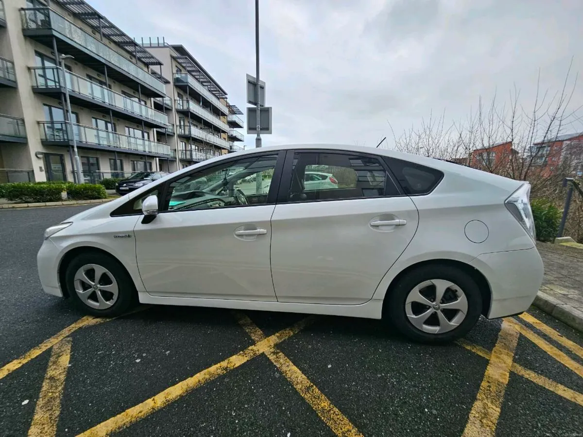 Toyota Prius 2015... 60,200 kms - Image 3
