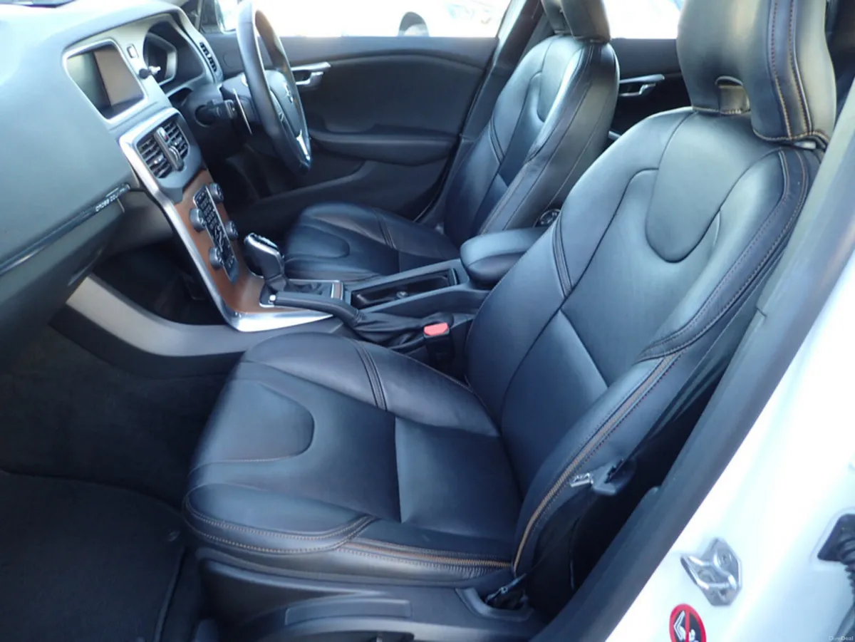 Volvo V40 2.0 D4 CROSS COUNTRY SE LUXURY DIESEL 19 - Image 6