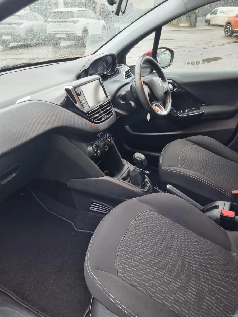 Peugeot 208 2018 - Image 4