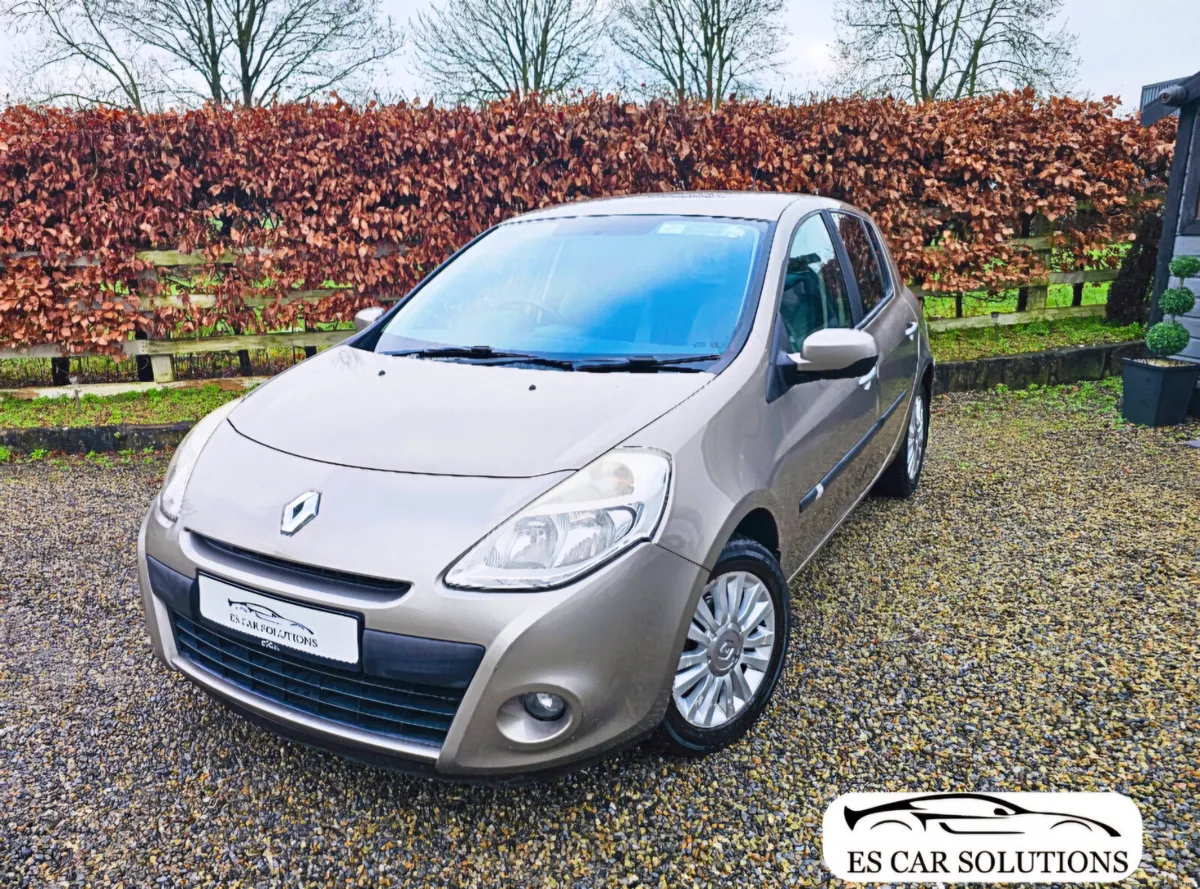 11 Renault Clio 1.1 Petrol NCT 07/26 TAX €280 - Image 1