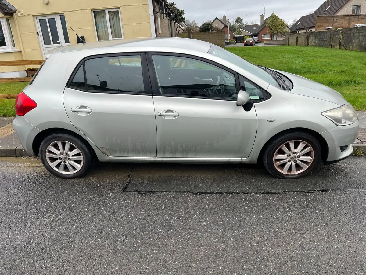 Toyota Auris 2007 - Image 2