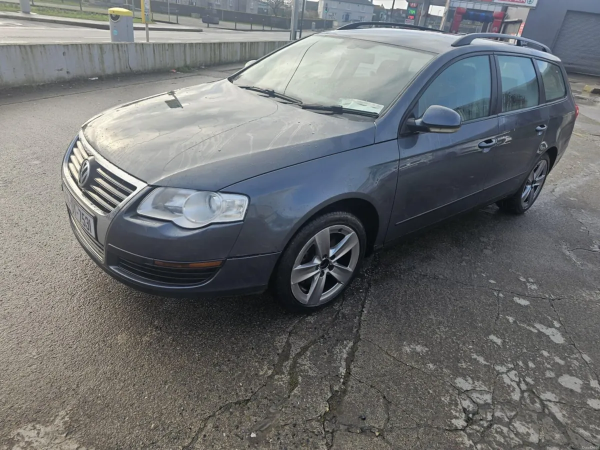 2009 Volkswagen Passat - Image 2
