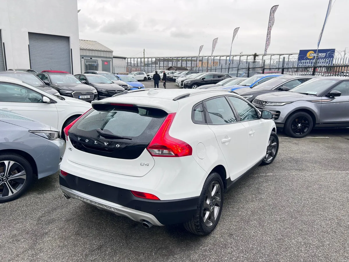 16 VOLVO V40 AUTOMATIC CROSS COUNTRY - Image 6