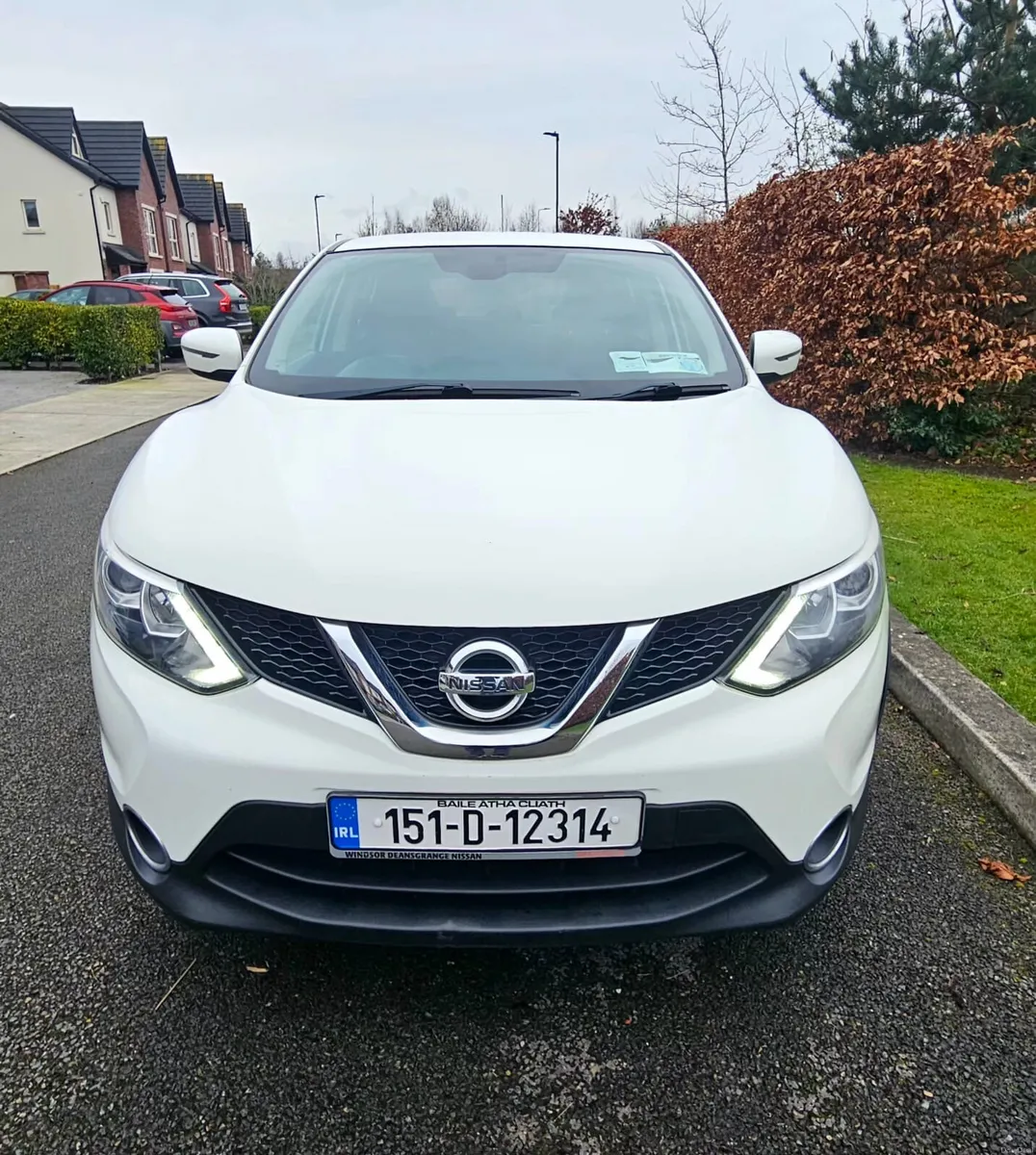 Nissan Qashqai 2015 in excellent condition - Image 1