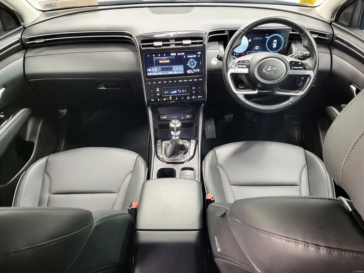 Hyundai Tucson 2WD Executive Plus w 2 Tone Roof Fi - Image 4