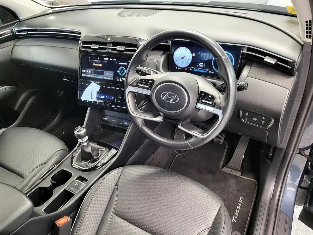 Hyundai Tucson 2WD Executive Plus w 2 Tone Roof Fi - Image 6
