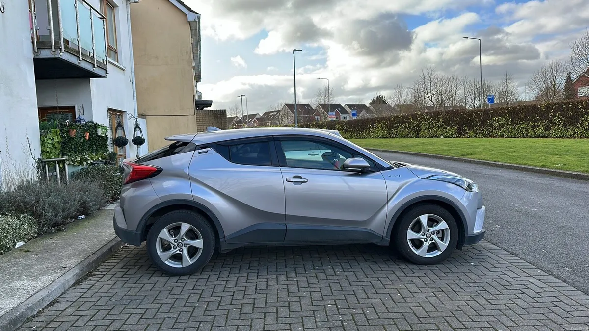 Toyota C-HR - Image 1