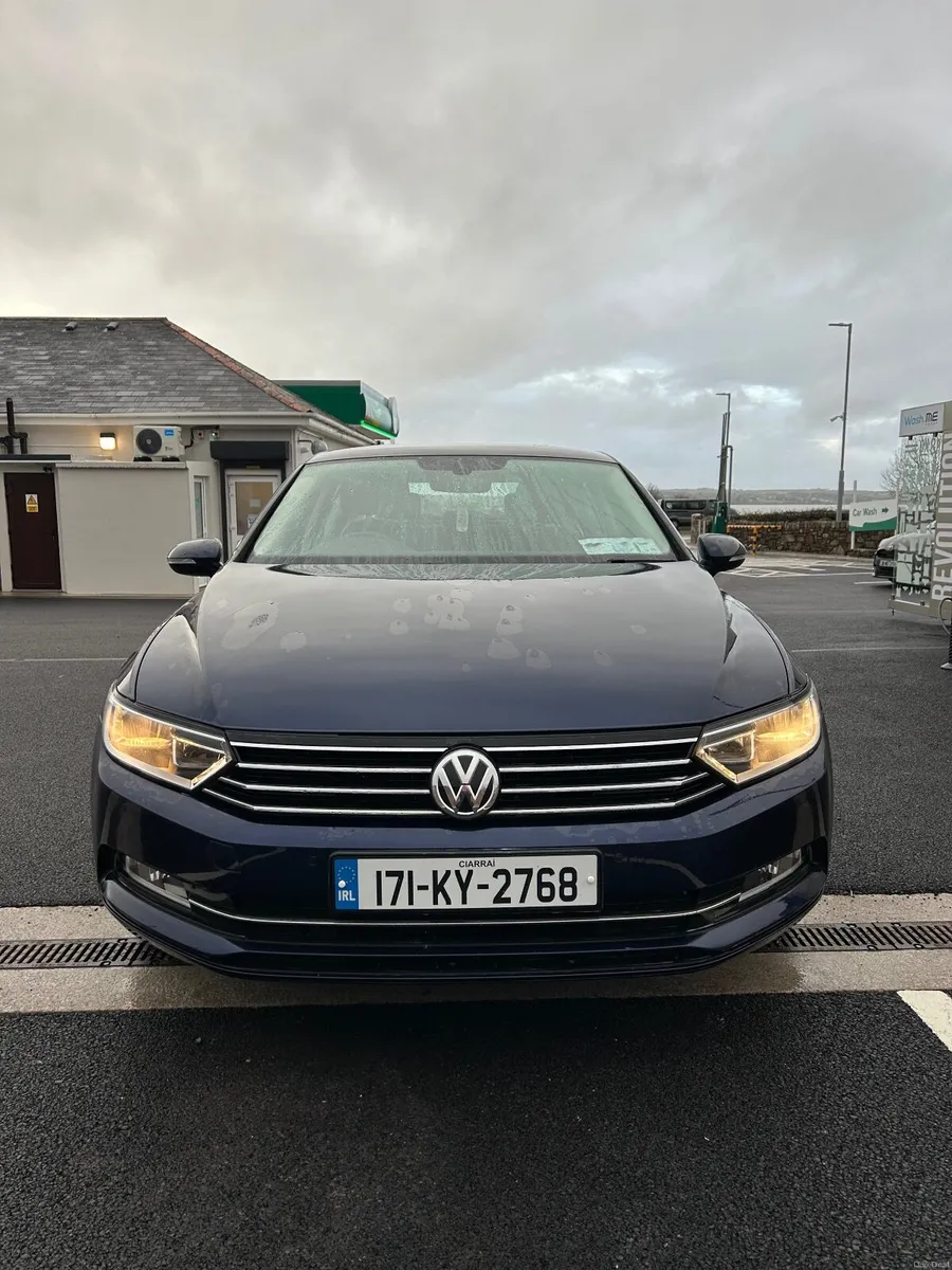 Volkswagen Passat 2017 - Image 2