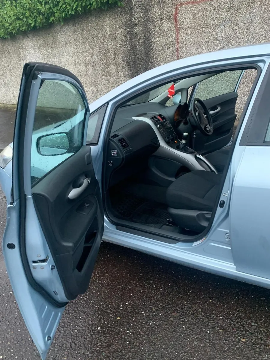 Toyota Auris 2009 - Image 3