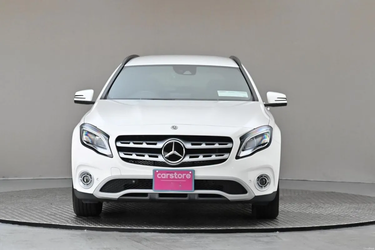 Mercedes-Benz GLA GLA 180 **HALF LEATHER**REVERSE - Image 2