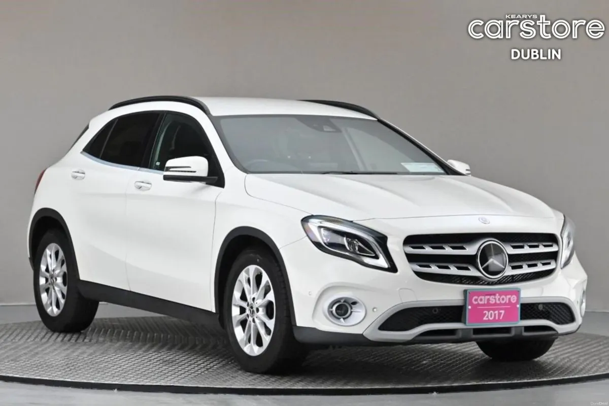 Mercedes-Benz GLA GLA 180 **HALF LEATHER**REVERSE - Image 1