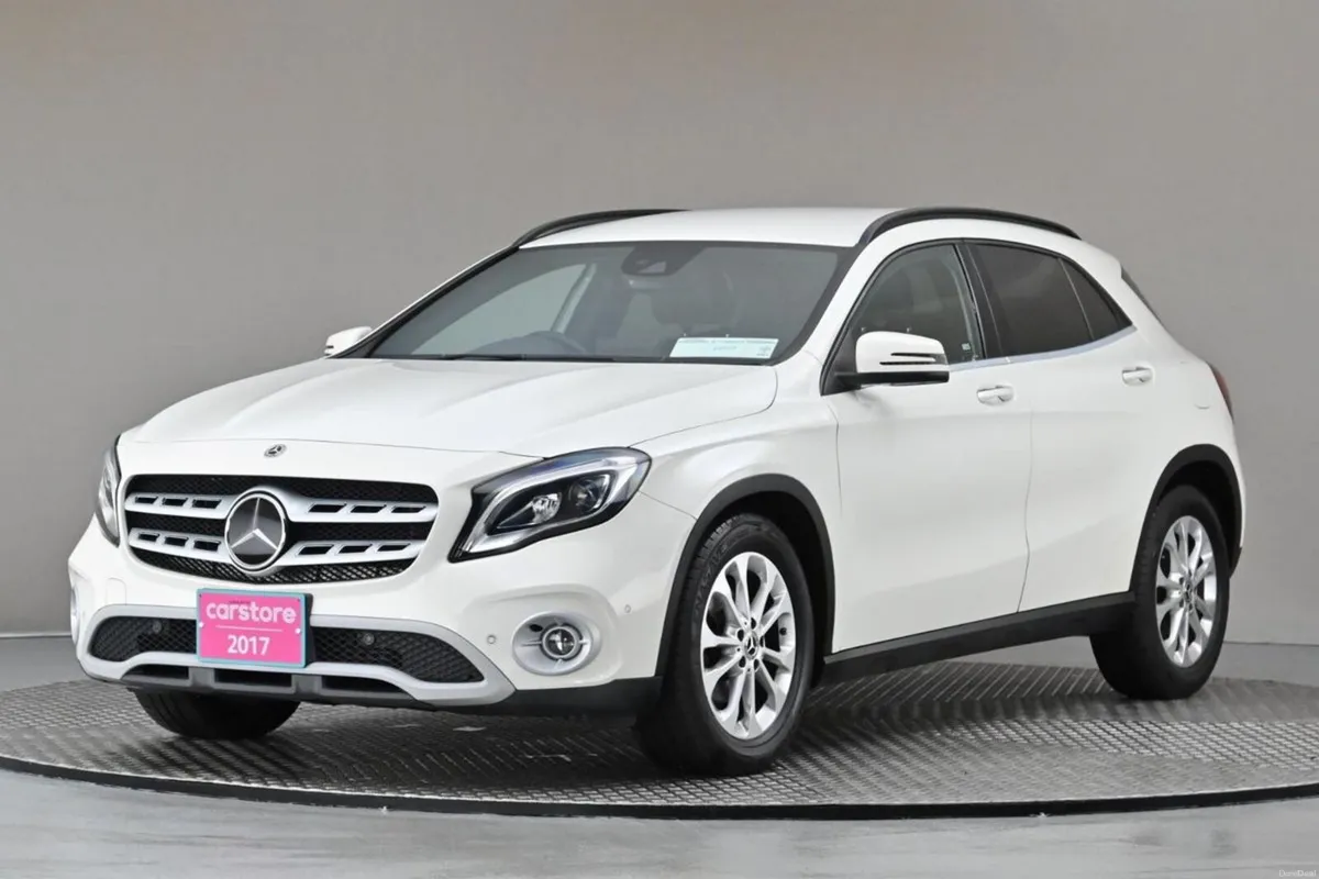 Mercedes-Benz GLA GLA 180 **HALF LEATHER**REVERSE - Image 3