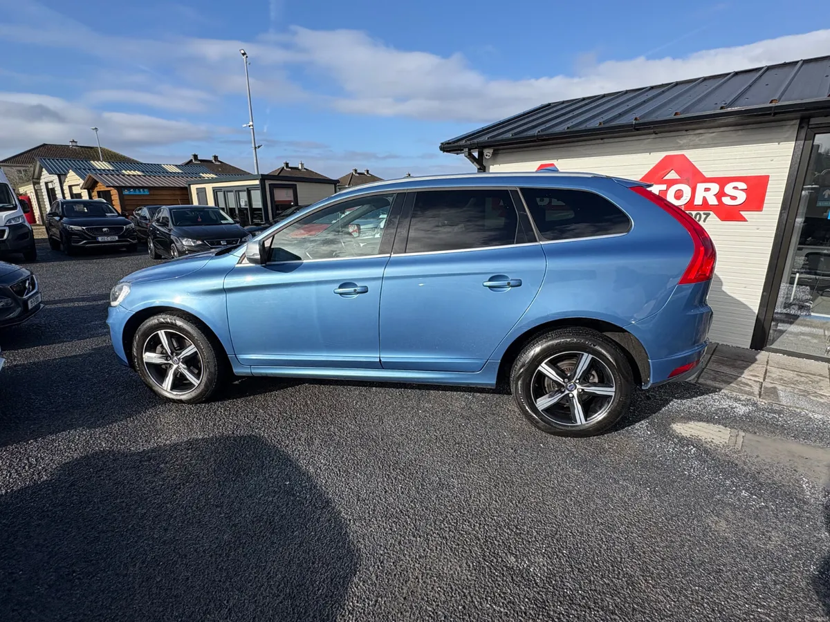 2017 Volvo XC60 R-DESIGN LUXURY NAV D4 - Image 4