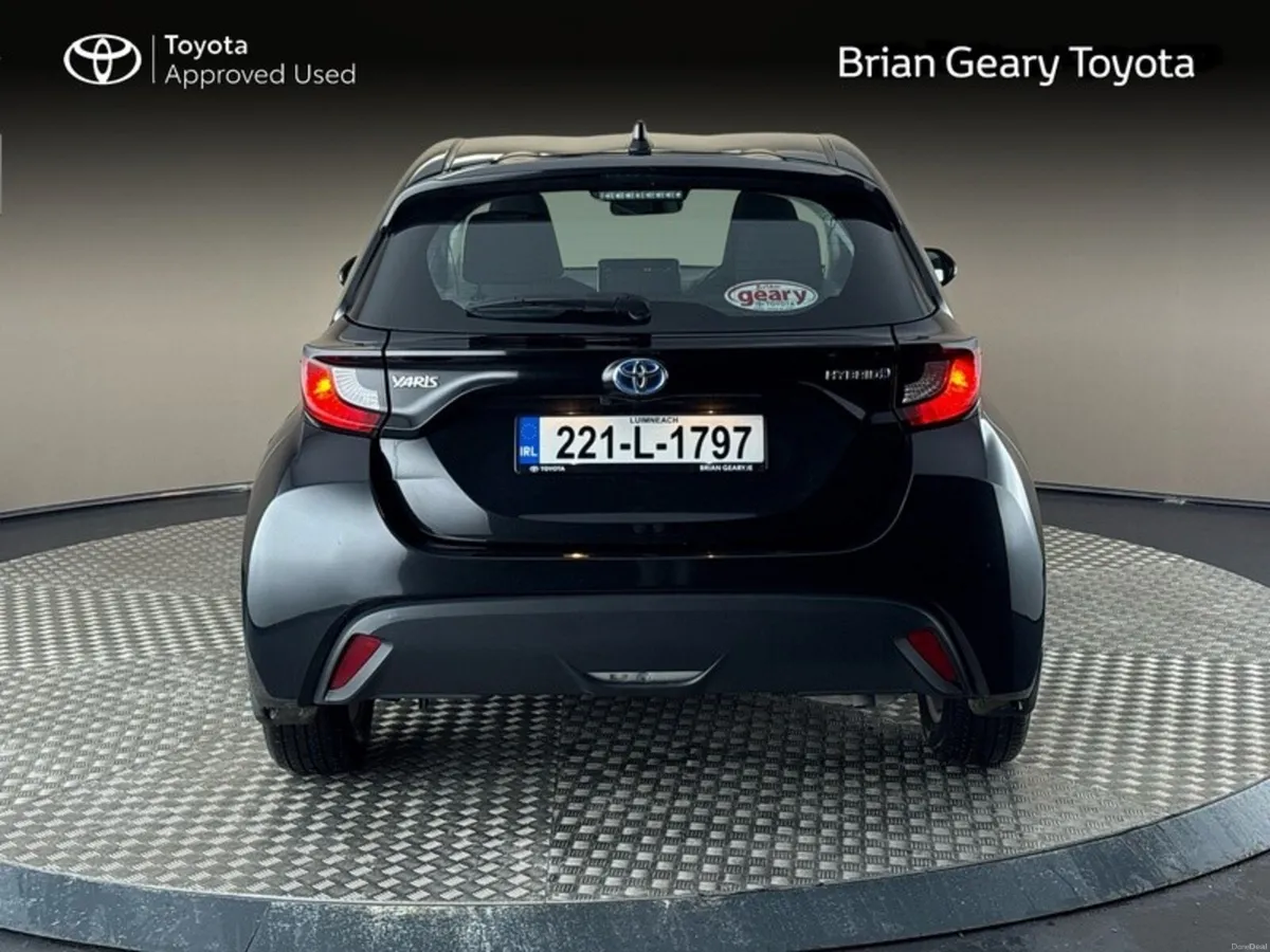 Toyota Yaris Hybrid Luna - Image 4