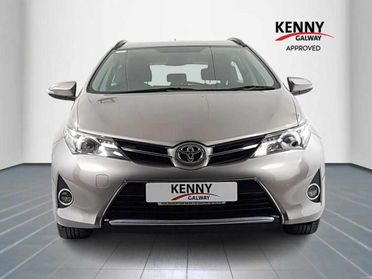 Toyota Auris *Deposit taken*1.4 D-4D AURA TS 4DR - Image 2