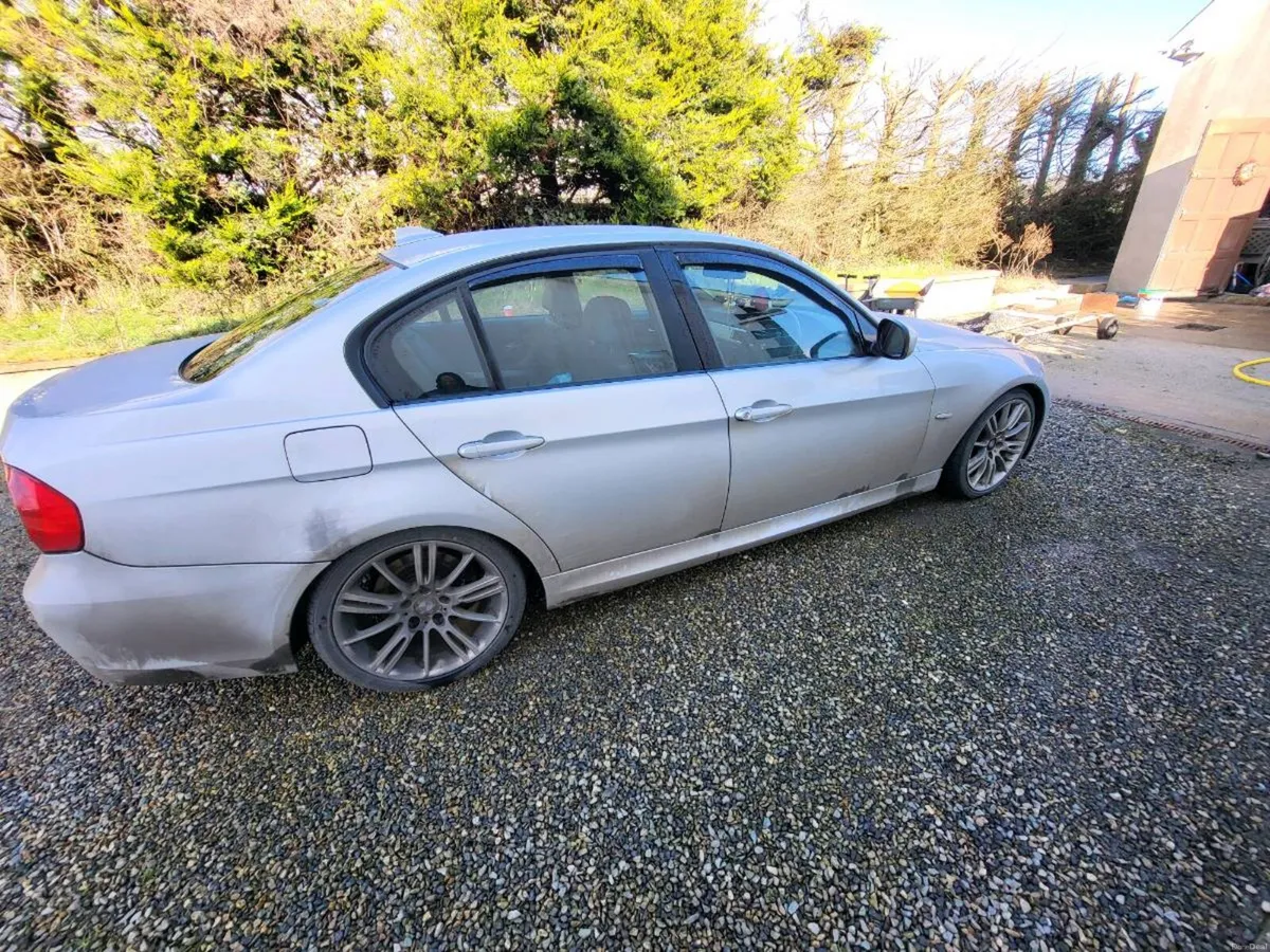 Bmw e90 2010 - Image 3
