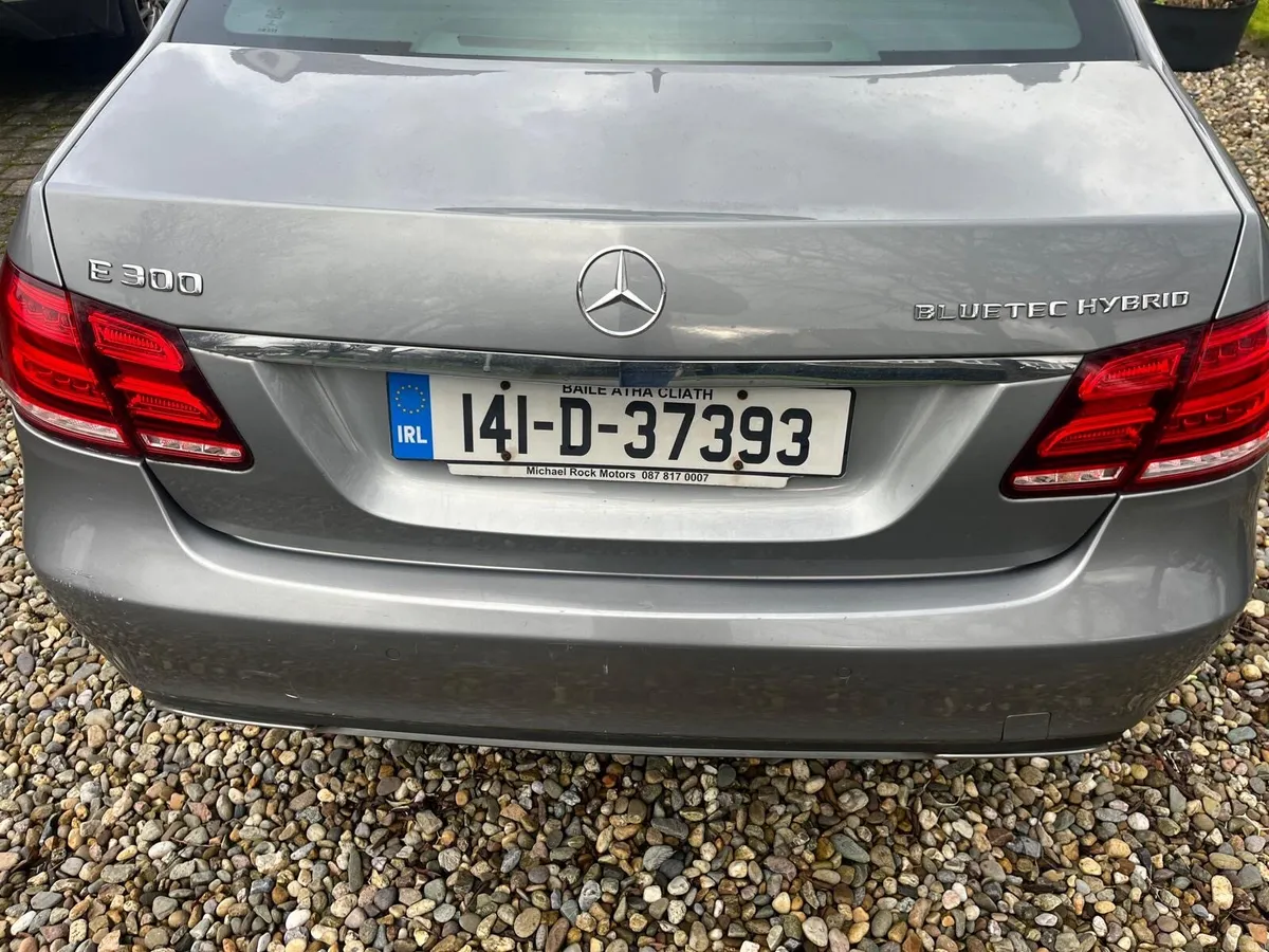 €13900 Mercedes E Class 220d - Image 2