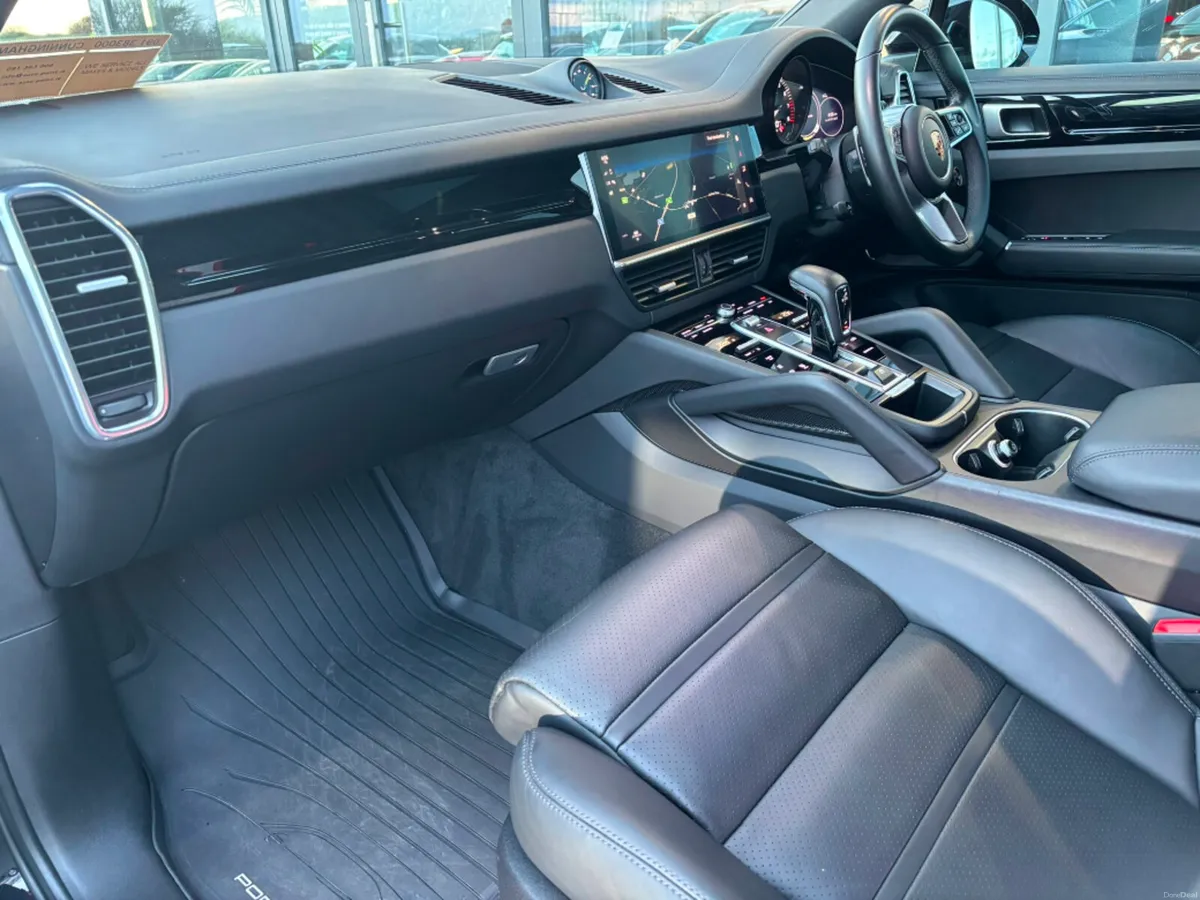 Porsche Cayenne Coupe 3.0 V6 e-hybrid - Image 4