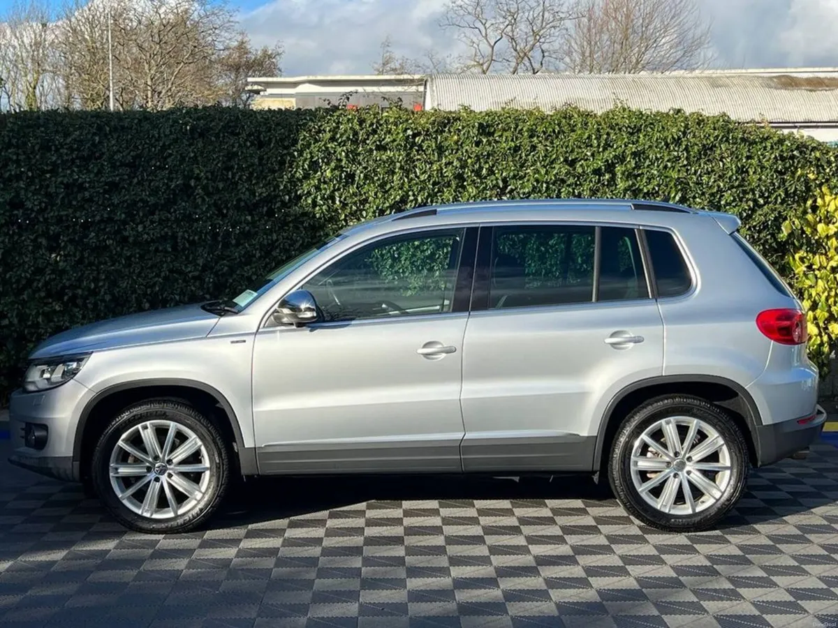 Volkswagen Tiguan LOUNGE EDITION 1.2 TSI // FULL S - Image 3