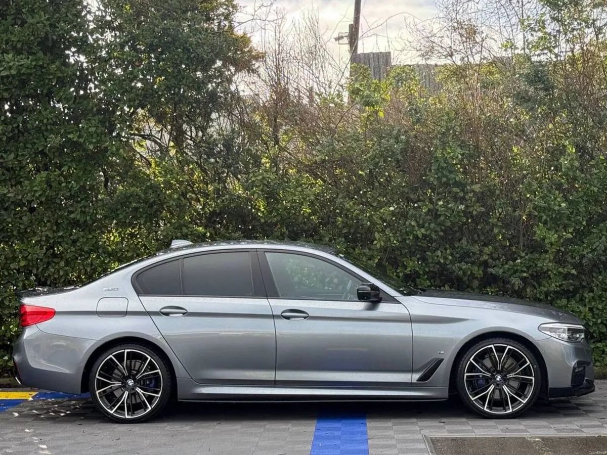 BMW 5-Series 530e M-SPORT COMPETITION 2.0 HYBRID / - Image 2