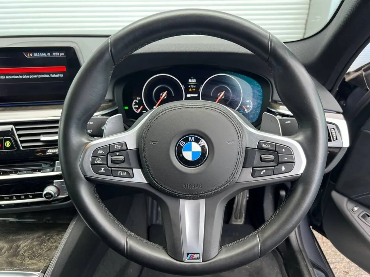 BMW 5-Series 530e M-SPORT COMPETITION 2.0 HYBRID / - Image 4