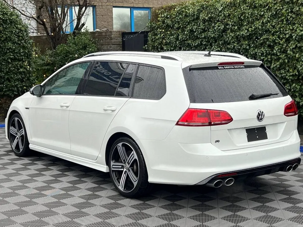 Volkswagen Golf R VARIANT 4MOTION 2.0 TSI // APPLE - Image 4