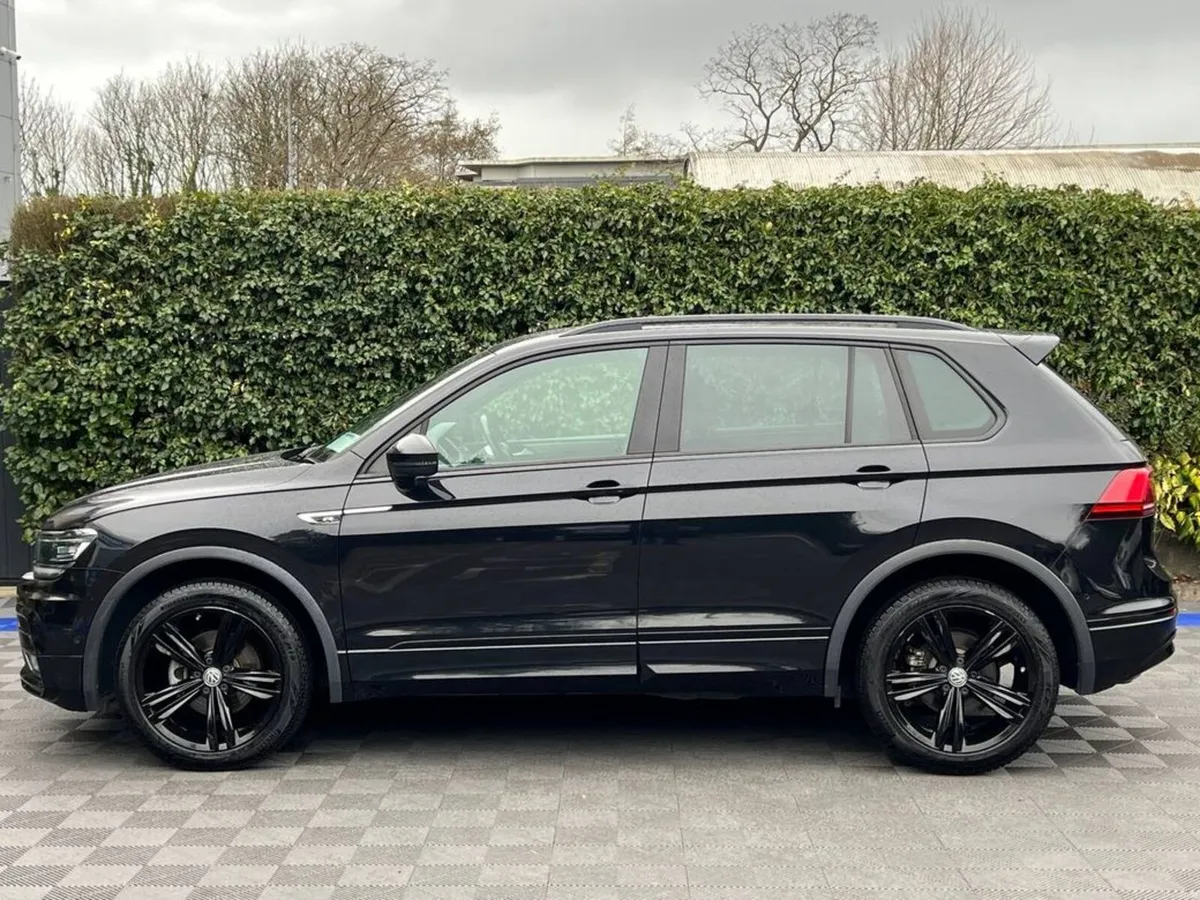 Volkswagen Tiguan R-LINE 4MOTION BLACK EDITION 2.0 - Image 3